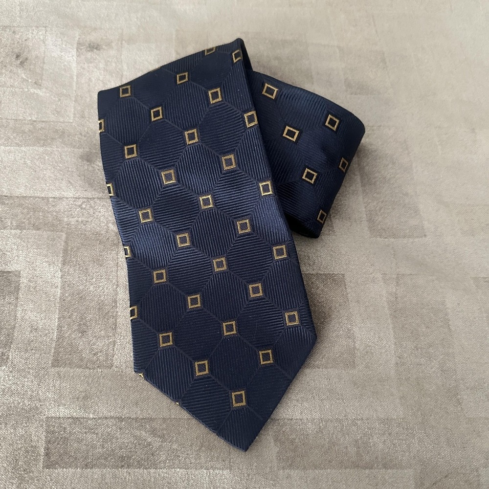 VTG Banana Republic Tie One Size Blue‎ Silk Geometric Made Italy Woven Necktie